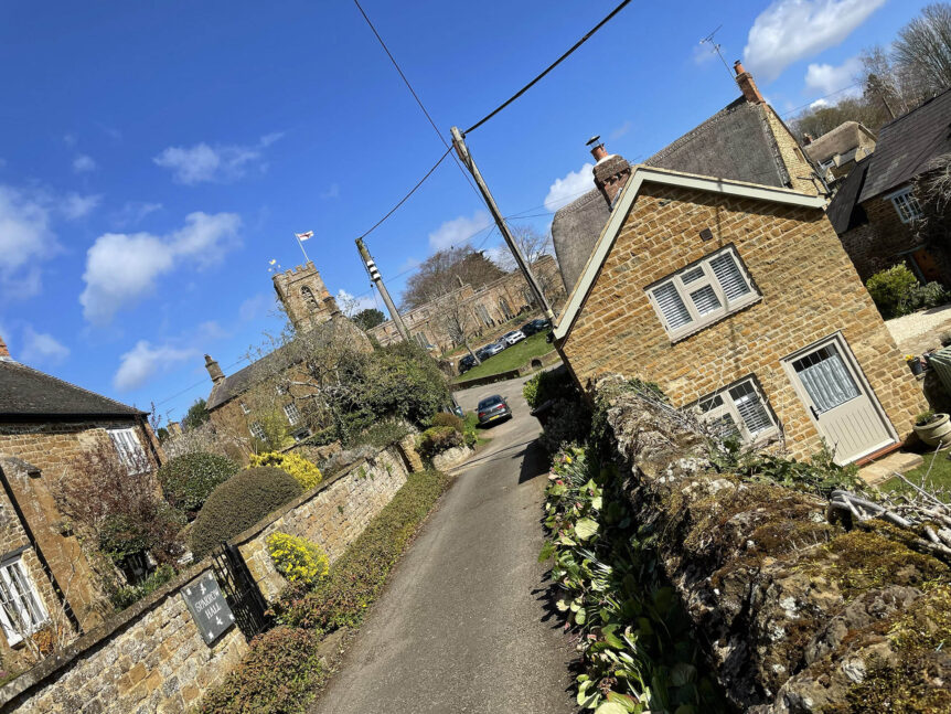 Little Cottage Holiday Rental Swalcliffe in Spring Sunshine