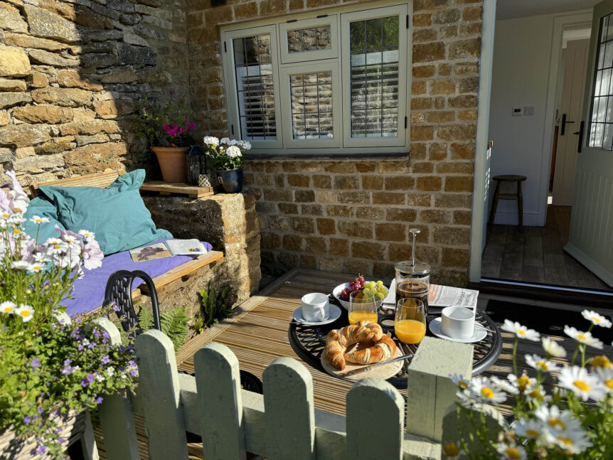 Breakfast area at the Little Cottage Swalcliffe Holiday Rental