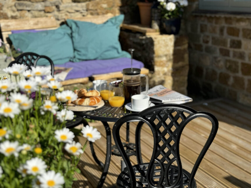 Decking area at the Little Cottage Swalcliffe Holiday Rental